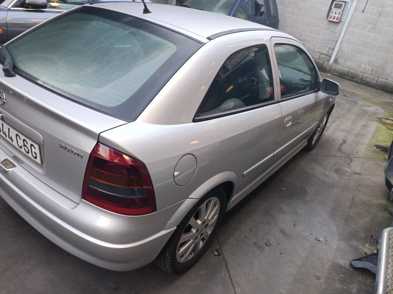 opel astra g berlina del año 2004