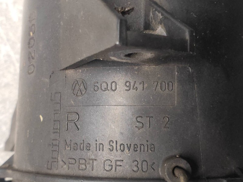 Recambio de faro antiniebla derecho para volkswagen fox (5z1) básico referencia OEM IAM 6Q0941700  