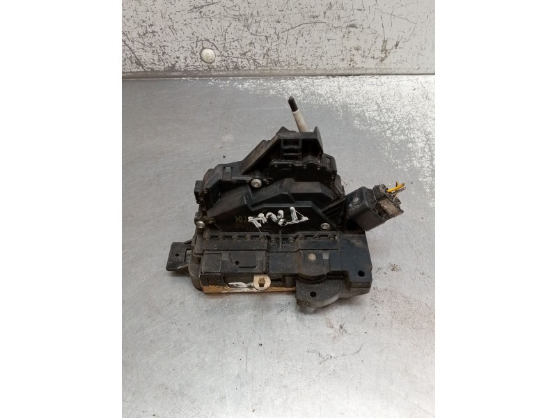 Recambio de motor cierre centralizado trasero derecho para ford focus i sedán (dfw) 1.8 turbo di / tddi referencia OEM IAM   
