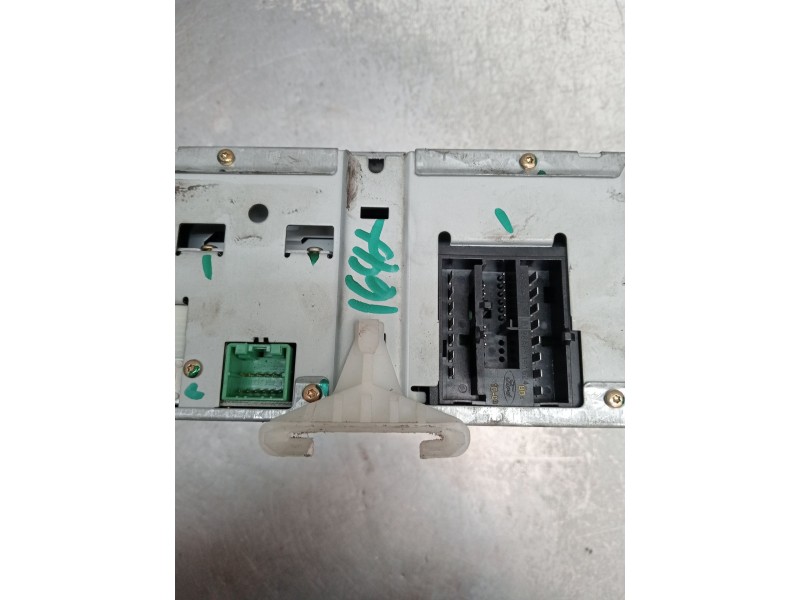 Recambio de sistema audio / radio cd para ford focus i sedán (dfw) 1.8 turbo di / tddi referencia OEM IAM   