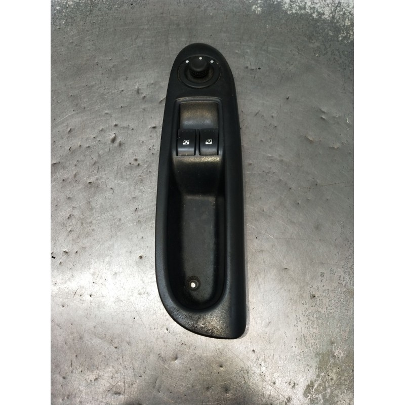 Recambio de mando elevalunas delantero izquierdo para renault clio ii (bb_, cb_) 1.5 dci (b/cb08) referencia OEM IAM 8200084003 