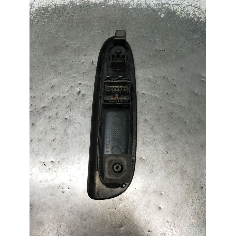 Recambio de mando elevalunas delantero izquierdo para renault clio ii (bb_, cb_) 1.5 dci (b/cb08) referencia OEM IAM 8200084003 