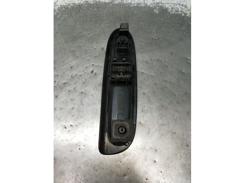 Recambio de mando elevalunas delantero izquierdo para renault clio ii (bb_, cb_) 1.5 dci (b/cb08) referencia OEM IAM 8200084003 