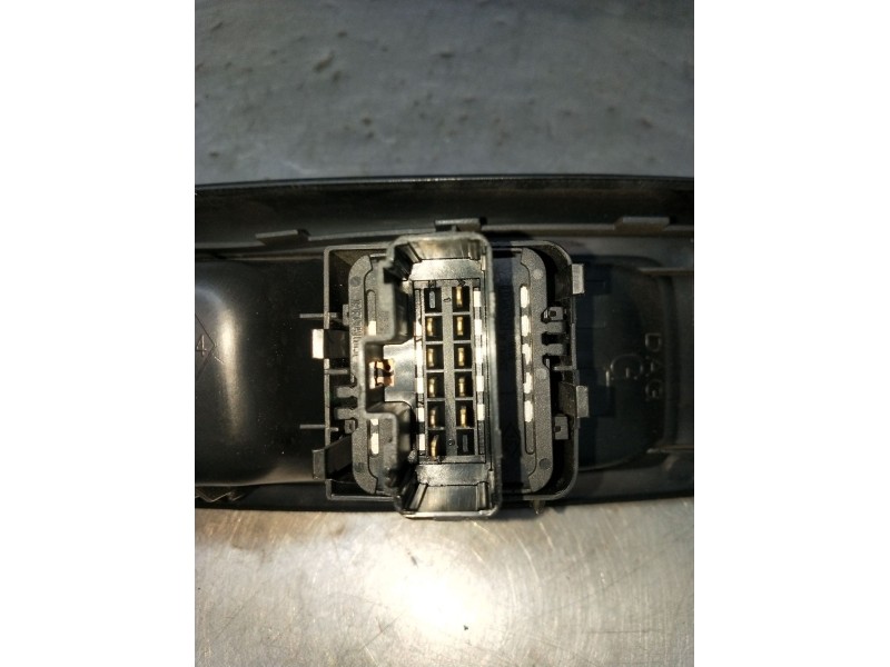 Recambio de mando elevalunas delantero izquierdo para renault clio ii (bb_, cb_) 1.5 dci (b/cb08) referencia OEM IAM 8200084003 