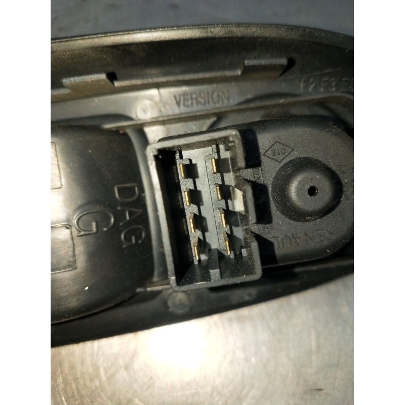 Recambio de mando elevalunas delantero izquierdo para renault clio ii (bb_, cb_) 1.5 dci (b/cb08) referencia OEM IAM 8200084003 