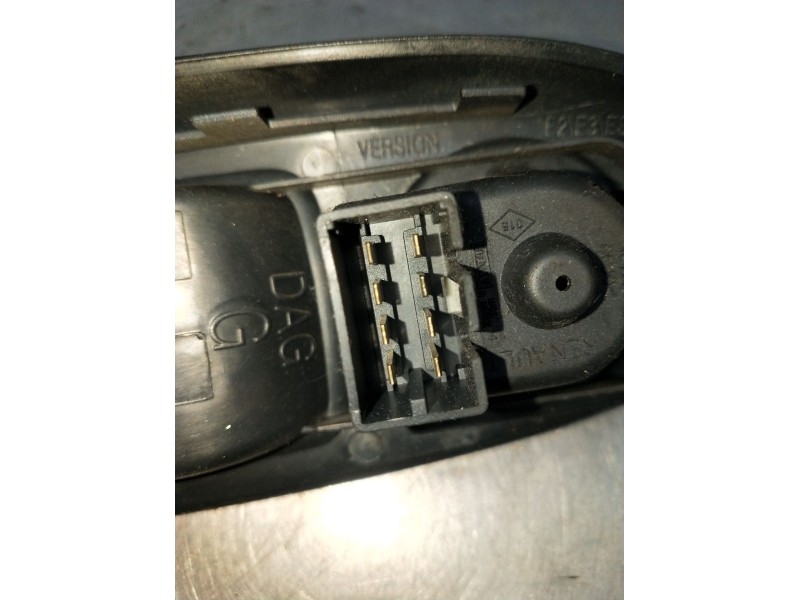 Recambio de mando elevalunas delantero izquierdo para renault clio ii (bb_, cb_) 1.5 dci (b/cb08) referencia OEM IAM 8200084003 