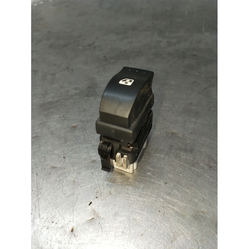 Recambio de mando elevalunas delantero derecho para renault clio ii (bb_, cb_) 1.5 dci (b/cb08) referencia OEM IAM  5P 2001
