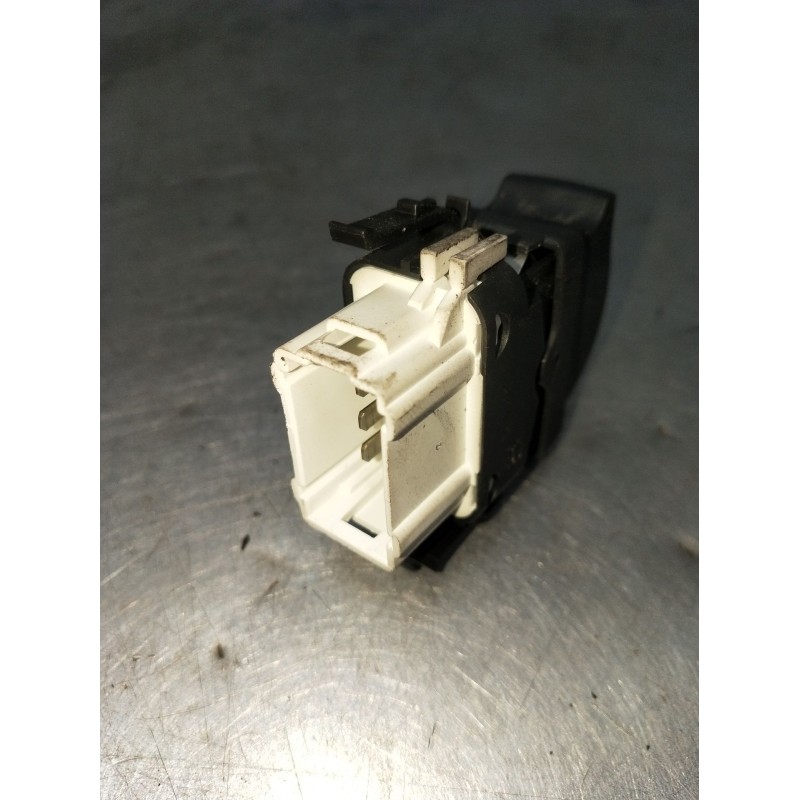 Recambio de mando elevalunas delantero derecho para renault clio ii (bb_, cb_) 1.5 dci (b/cb08) referencia OEM IAM  5P 2001