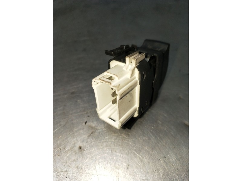 Recambio de mando elevalunas delantero derecho para renault clio ii (bb_, cb_) 1.5 dci (b/cb08) referencia OEM IAM  5P 2001