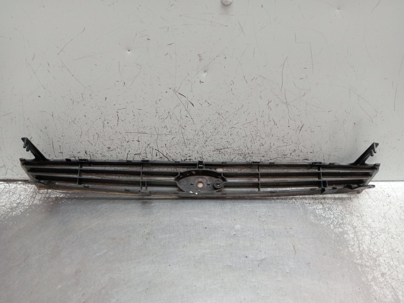 Recambio de rejilla delantera para ford focus i sedán (dfw) 1.8 turbo di / tddi referencia OEM IAM   