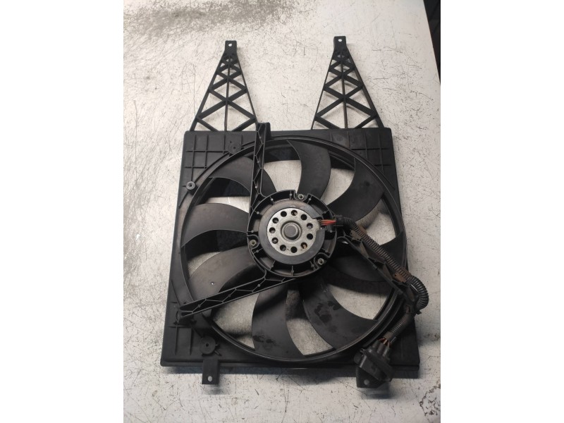 Recambio de electroventilador para volkswagen fox (5z1) básico referencia OEM IAM 6Q0121207  
