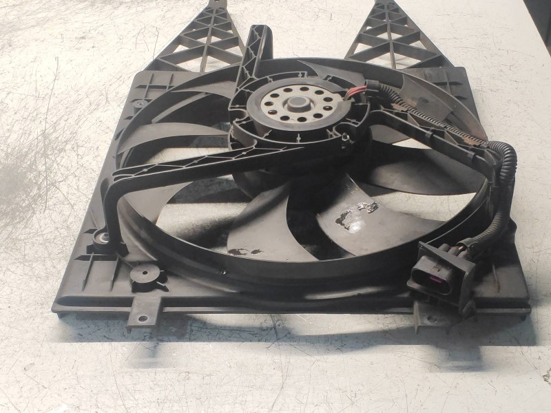 Recambio de electroventilador para volkswagen fox (5z1) básico referencia OEM IAM 6Q0121207  