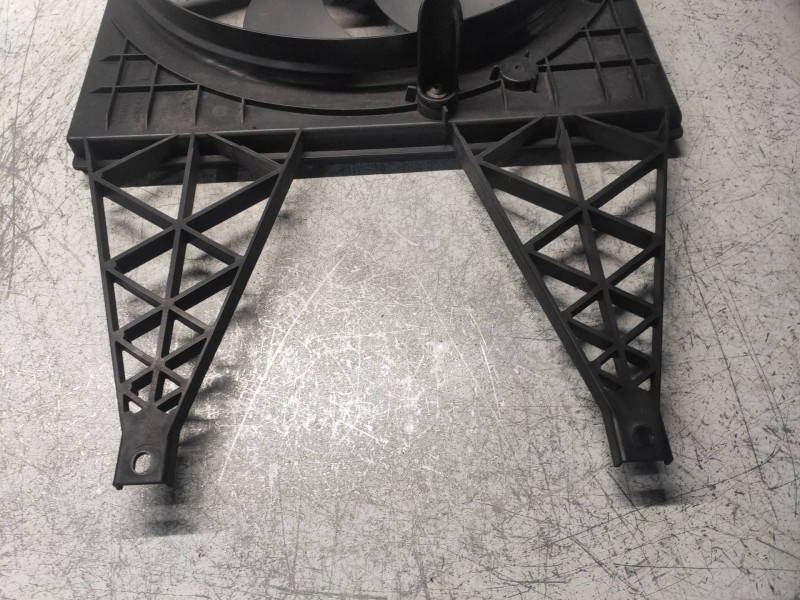 Recambio de electroventilador para volkswagen fox (5z1) básico referencia OEM IAM 6Q0121207  