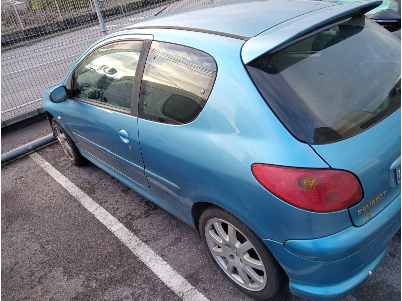 peugeot 206 berlina del año 2000