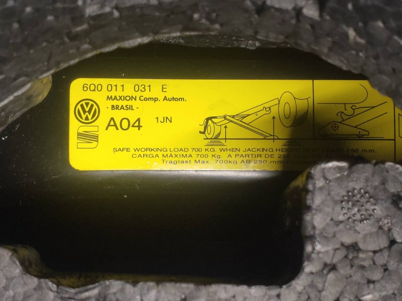 Recambio de gato para volkswagen fox (5z1) básico referencia OEM IAM 6Q0011031E  