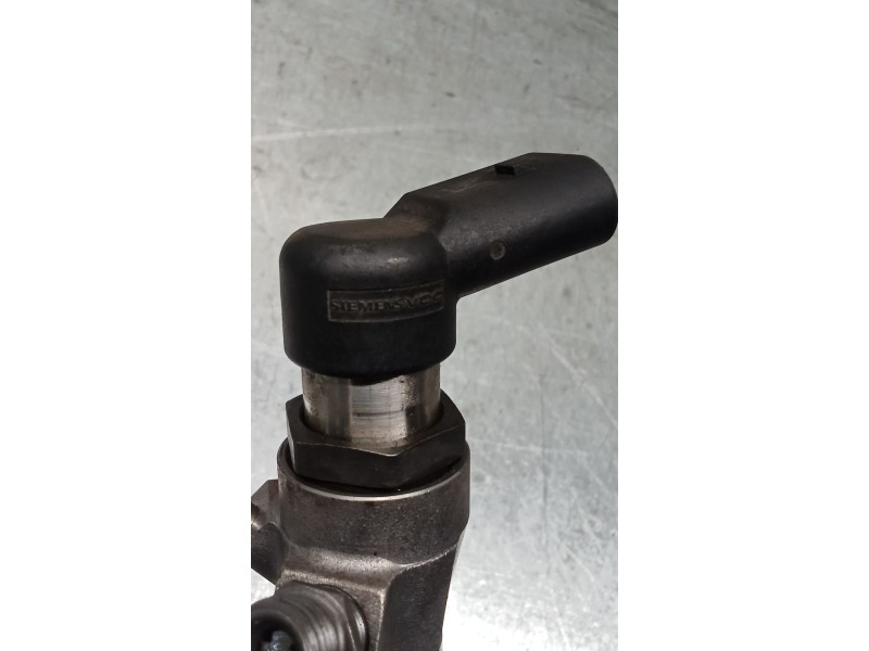 Recambio de inyector para renault scénic iii (jz0/1_) 1.5 dci referencia OEM IAM 8200903034 H3200704191 SIEMENS