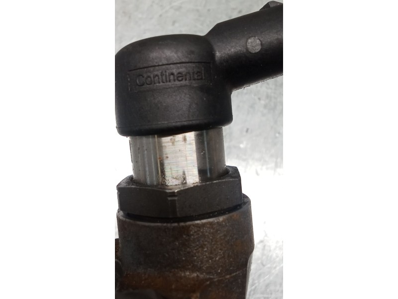 Recambio de inyector para renault scénic iii (jz0/1_) 1.5 dci referencia OEM IAM 8200903034 H3200704191 CONTINENTAL