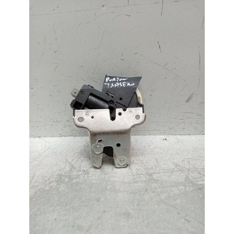 Recambio de motor cierre centralizado porton para audi a4 ber. (b8) s line sportpaket / plus referencia OEM IAM 4F5827505D  2011