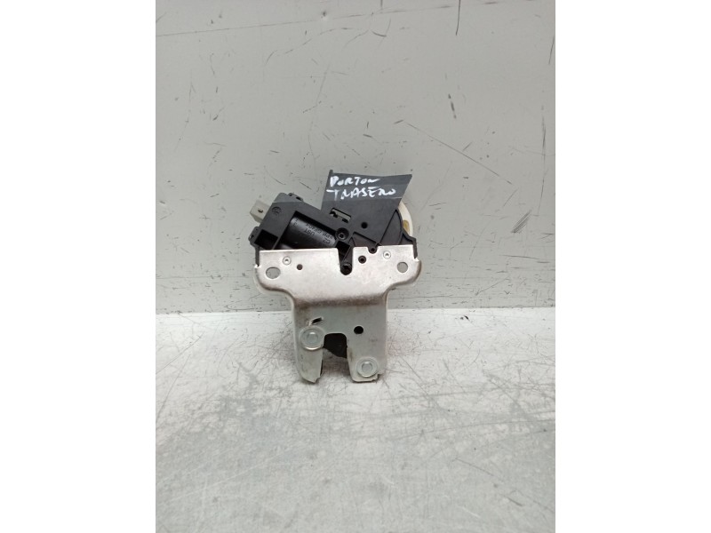 Recambio de motor cierre centralizado porton para audi a4 ber. (b8) s line sportpaket / plus referencia OEM IAM 4F5827505D  2011