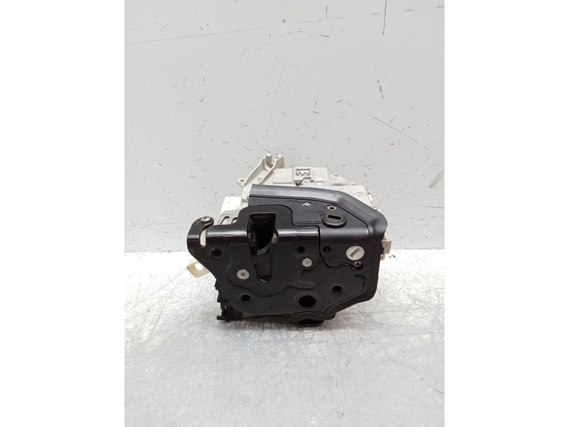 Recambio de motor cierre centralizado trasero derecho para audi a4 ber. (b8) s line sportpaket / plus referencia OEM IAM 8K09390