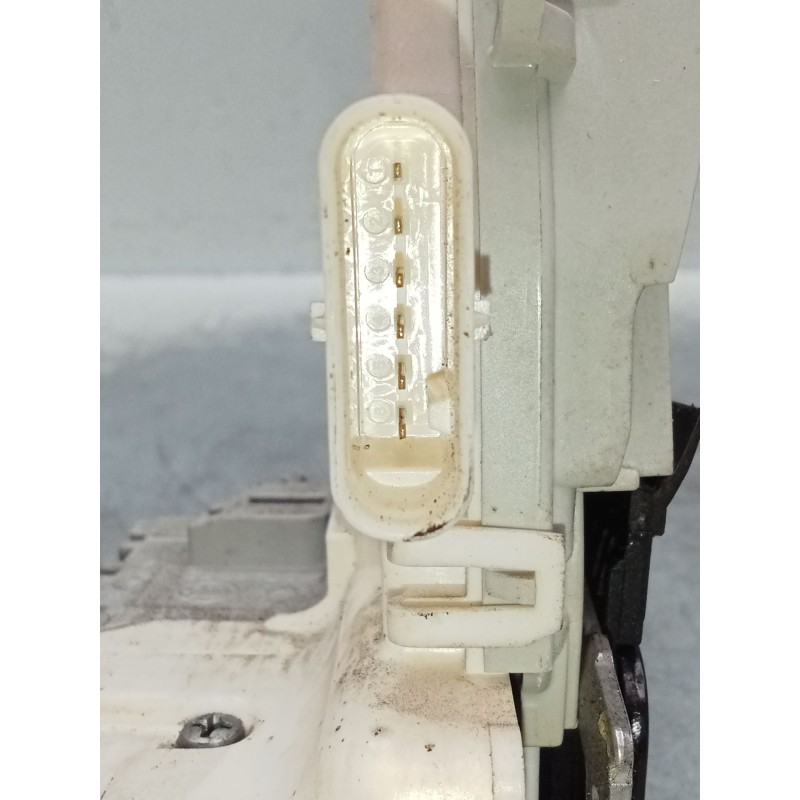 Recambio de motor cierre centralizado trasero derecho para audi a4 ber. (b8) s line sportpaket / plus referencia OEM IAM 8K09390