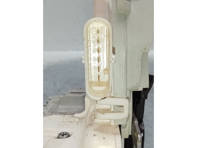 Recambio de motor cierre centralizado trasero derecho para audi a4 ber. (b8) s line sportpaket / plus referencia OEM IAM 8K09390