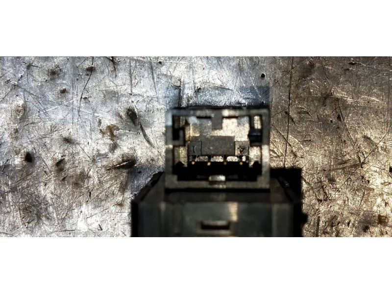 Recambio de mando elevalunas delantero izquierdo para audi a3 (8v) ambiente referencia OEM IAM   