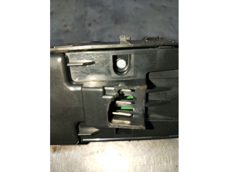 Recambio de mando elevalunas delantero izquierdo para land rover range rover sport v6 td s referencia OEM IAM AH2214540AC 5P 201