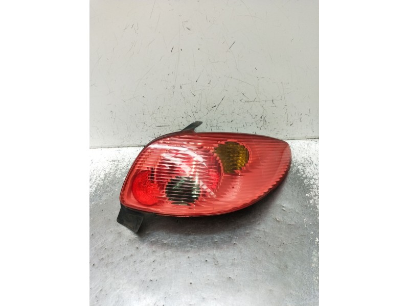 Recambio de piloto trasero derecho para peugeot 206 hatchback (2a/c) 1.4 hdi eco 70 referencia OEM IAM   2003