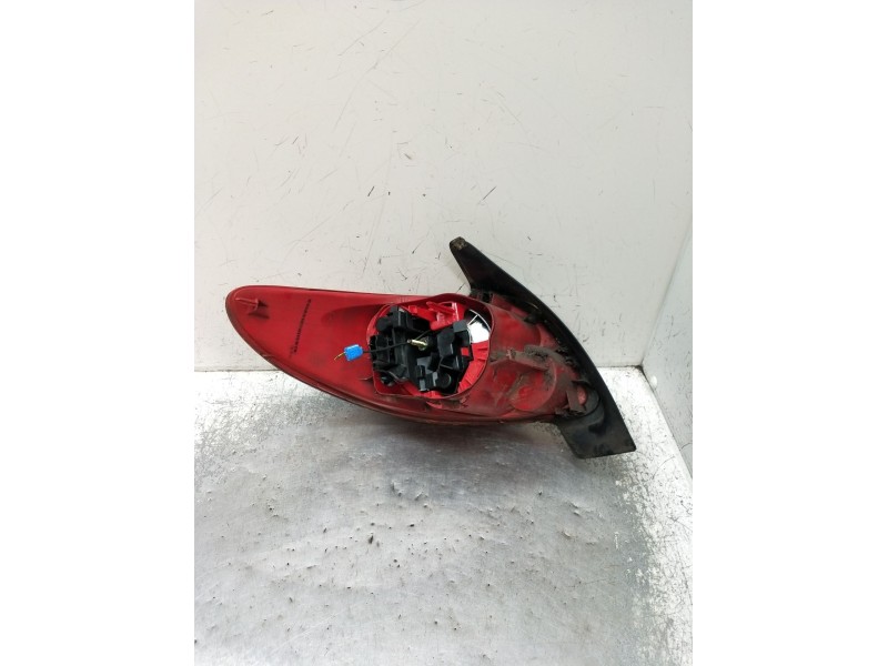 Recambio de piloto trasero derecho para peugeot 206 hatchback (2a/c) 1.4 hdi eco 70 referencia OEM IAM   2003