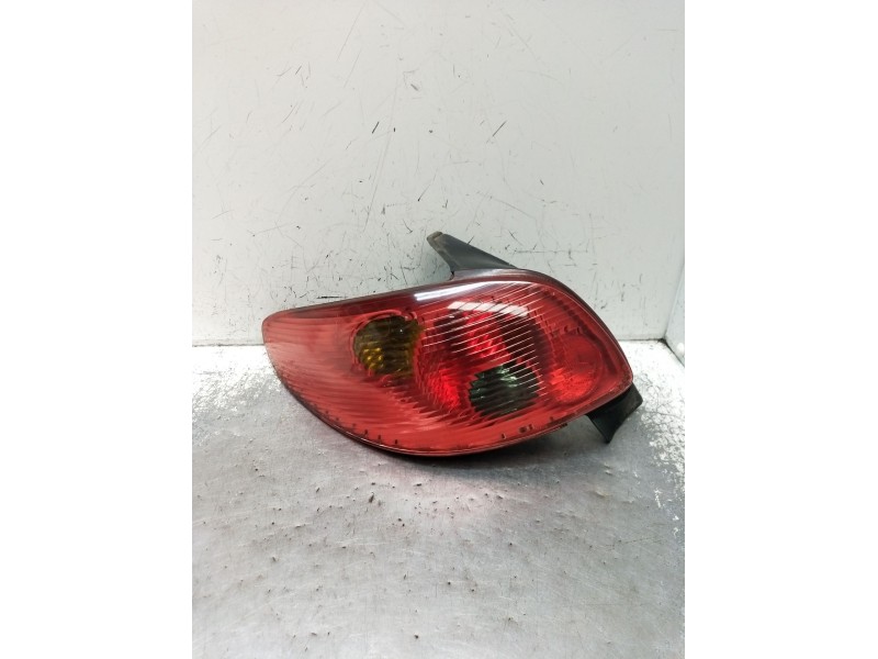 Recambio de piloto trasero izquierdo para peugeot 206 hatchback (2a/c) 1.4 hdi eco 70 referencia OEM IAM  VER FOTOS 2003