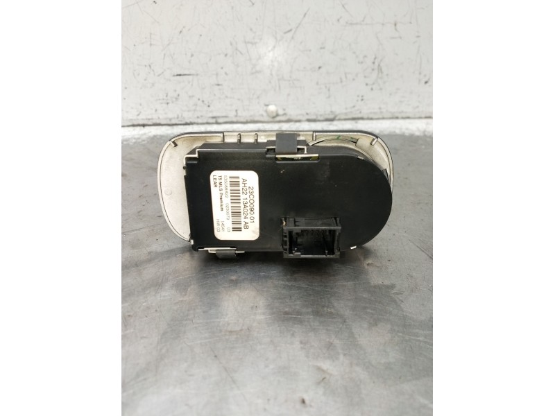Recambio de mando luces para land rover range rover sport v6 td s referencia OEM IAM 23C009001 AH2213A024AB 2010