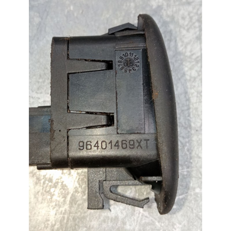 Recambio de mando elevalunas delantero izquierdo para citroën c3 i (fc_, fn_) 1.1 i referencia OEM IAM 96401469XT  2006