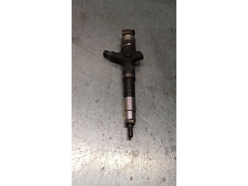 Recambio de inyector para toyota hilux vii pick-up (_n1_, _n2_, _n3_) 2.5 d-4d 4wd (kun25_) referencia OEM IAM 2367030310  DENSO