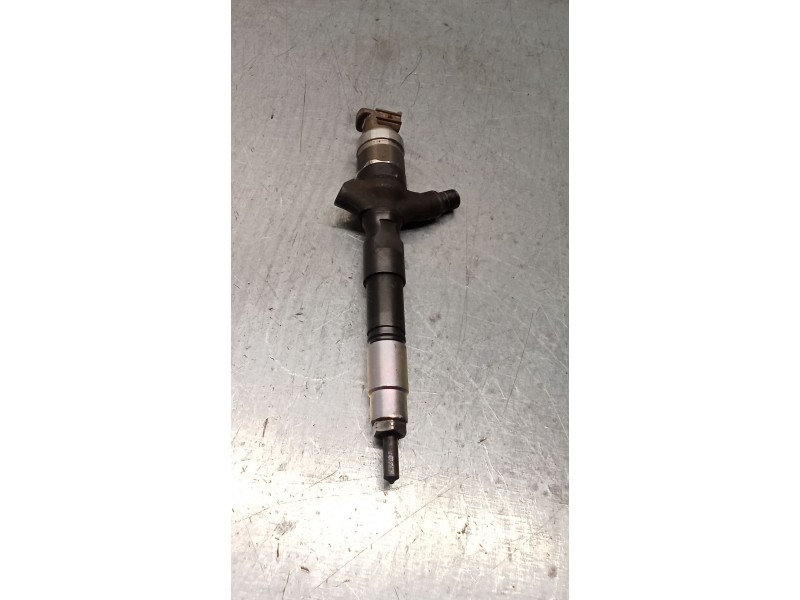 Recambio de inyector para toyota hilux vii pick-up (_n1_, _n2_, _n3_) 2.5 d-4d 4wd (kun25_) referencia OEM IAM 2367030310  DENSO