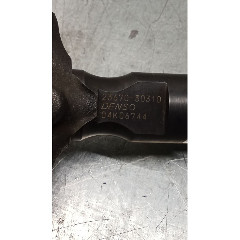 Recambio de inyector para toyota hilux vii pick-up (_n1_, _n2_, _n3_) 2.5 d-4d 4wd (kun25_) referencia OEM IAM 2367030310  DENSO