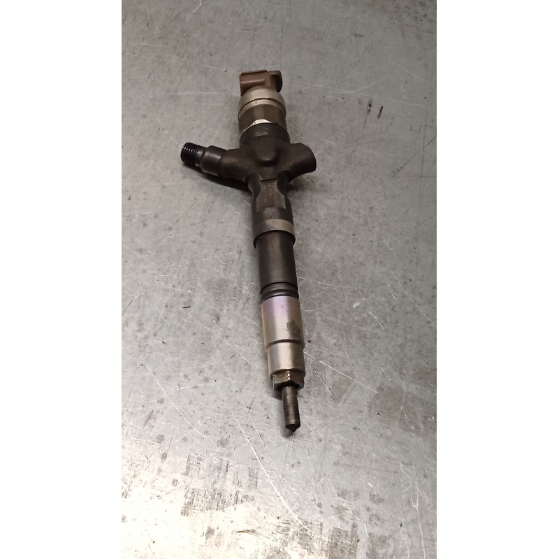 Recambio de inyector para toyota hilux vii pick-up (_n1_, _n2_, _n3_) 2.5 d-4d 4wd (kun25_) referencia OEM IAM 2367030310  DENSO