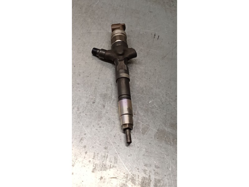 Recambio de inyector para toyota hilux vii pick-up (_n1_, _n2_, _n3_) 2.5 d-4d 4wd (kun25_) referencia OEM IAM 2367030310  DENSO