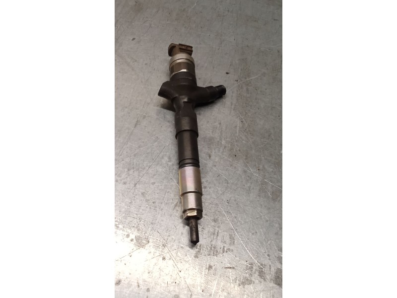Recambio de inyector para toyota hilux vii pick-up (_n1_, _n2_, _n3_) 2.5 d-4d 4wd (kun25_) referencia OEM IAM 2367030310  DENSO