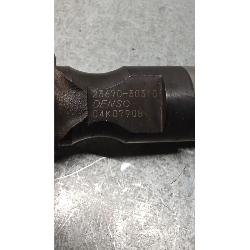 Recambio de inyector para toyota hilux vii pick-up (_n1_, _n2_, _n3_) 2.5 d-4d 4wd (kun25_) referencia OEM IAM 2367030310  DENSO