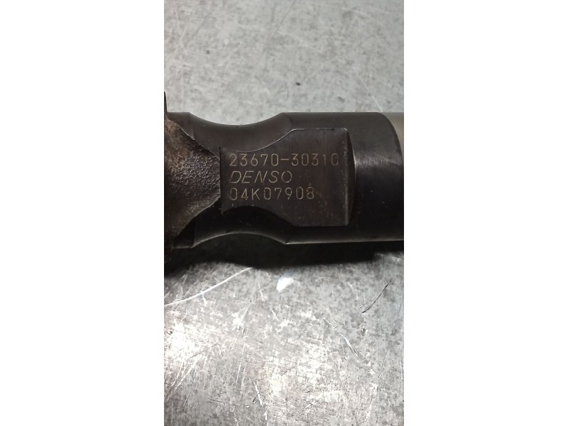 Recambio de inyector para toyota hilux vii pick-up (_n1_, _n2_, _n3_) 2.5 d-4d 4wd (kun25_) referencia OEM IAM 2367030310  DENSO