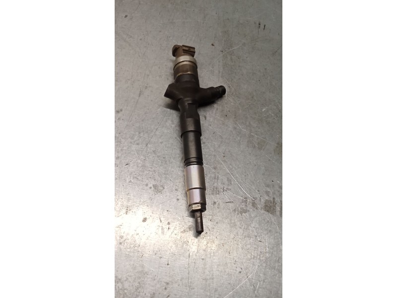 Recambio de inyector para toyota hilux vii pick-up (_n1_, _n2_, _n3_) 2.5 d-4d 4wd (kun25_) referencia OEM IAM 2367030310  DENSO