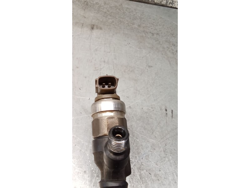 Recambio de inyector para toyota hilux vii pick-up (_n1_, _n2_, _n3_) 2.5 d-4d 4wd (kun25_) referencia OEM IAM 2367030310  DENSO