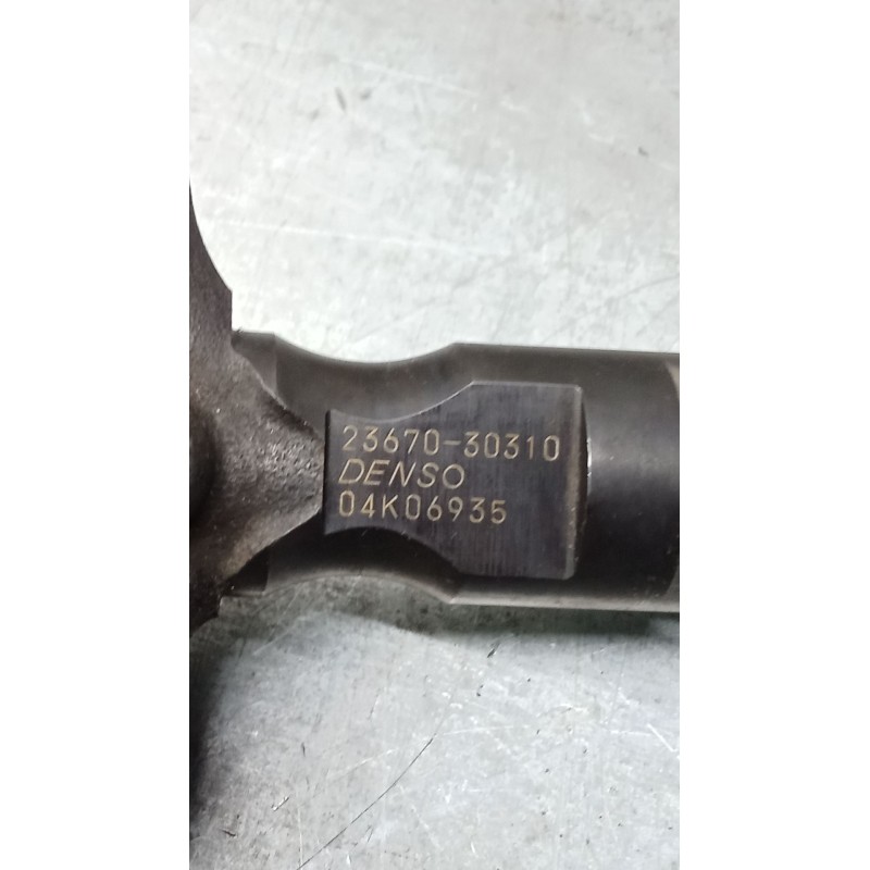 Recambio de inyector para toyota hilux vii pick-up (_n1_, _n2_, _n3_) 2.5 d-4d 4wd (kun25_) referencia OEM IAM 2367030310  DENSO