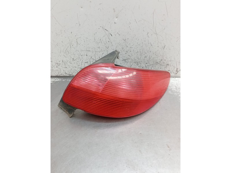 Recambio de piloto trasero derecho para peugeot 206 hatchback (2a/c) 1.9 d referencia OEM IAM  VER FOTOS 1998