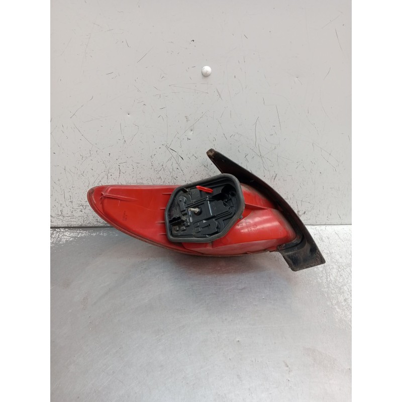 Recambio de piloto trasero derecho para peugeot 206 hatchback (2a/c) 1.9 d referencia OEM IAM  VER FOTOS 1998