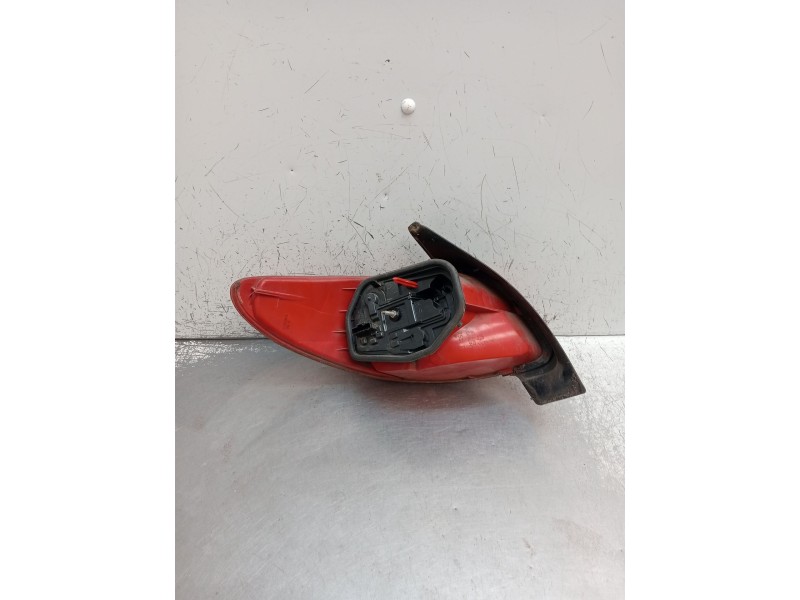 Recambio de piloto trasero derecho para peugeot 206 hatchback (2a/c) 1.9 d referencia OEM IAM  VER FOTOS 1998
