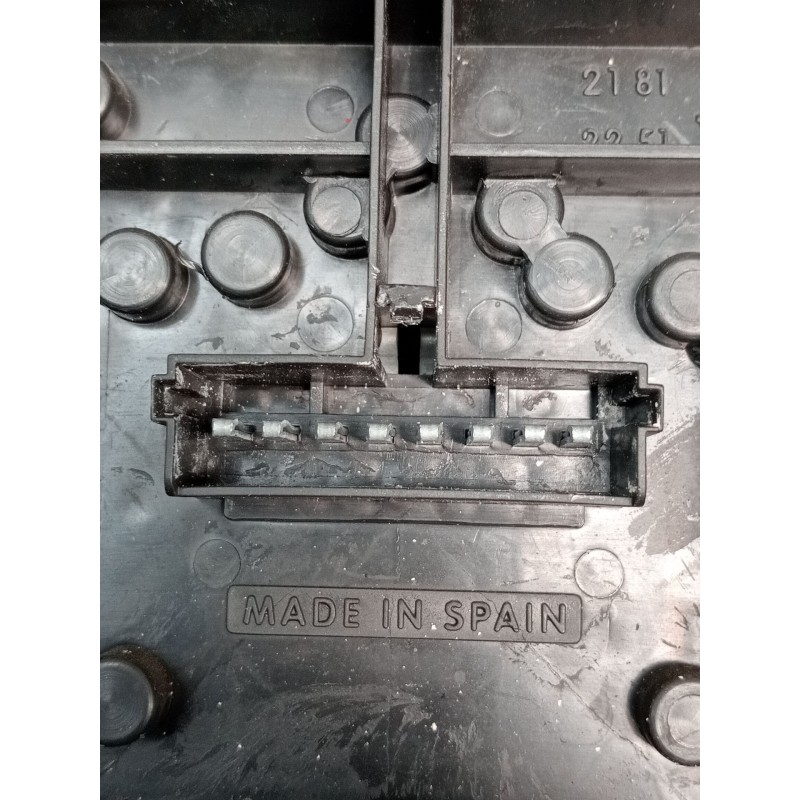 Recambio de piloto trasero derecho para renault clio i (b/c57_, 5/357_) 1.9 d (b/c/s576, b/c/s57l) referencia OEM IAM   1996