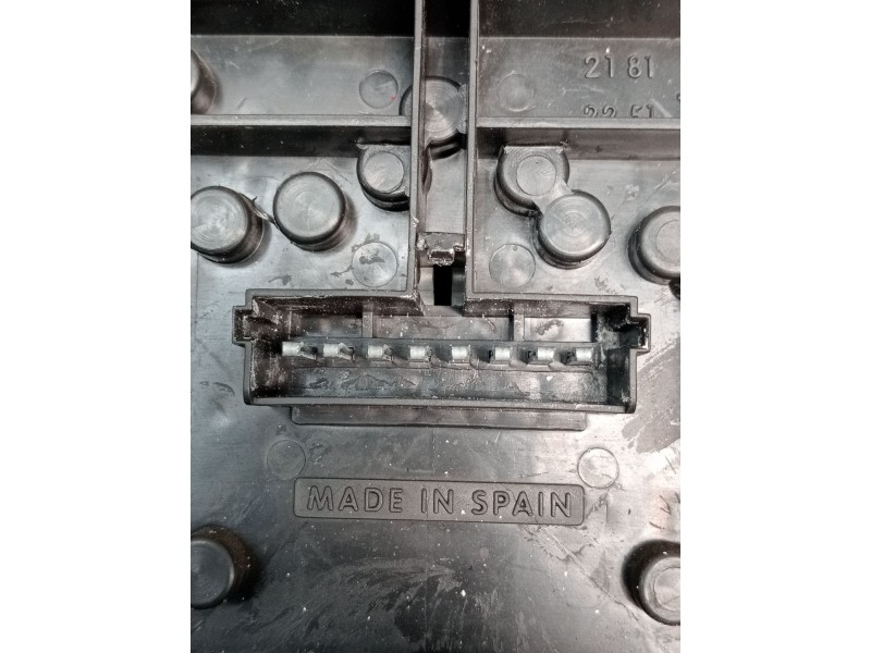 Recambio de piloto trasero derecho para renault clio i (b/c57_, 5/357_) 1.9 d (b/c/s576, b/c/s57l) referencia OEM IAM   1996