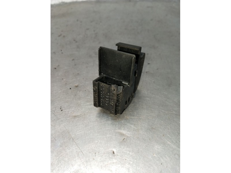 Recambio de mando elevalunas delantero derecho para audi a3 (8l1) 1.9 tdi referencia OEM IAM 8L0959855A 3P 1996